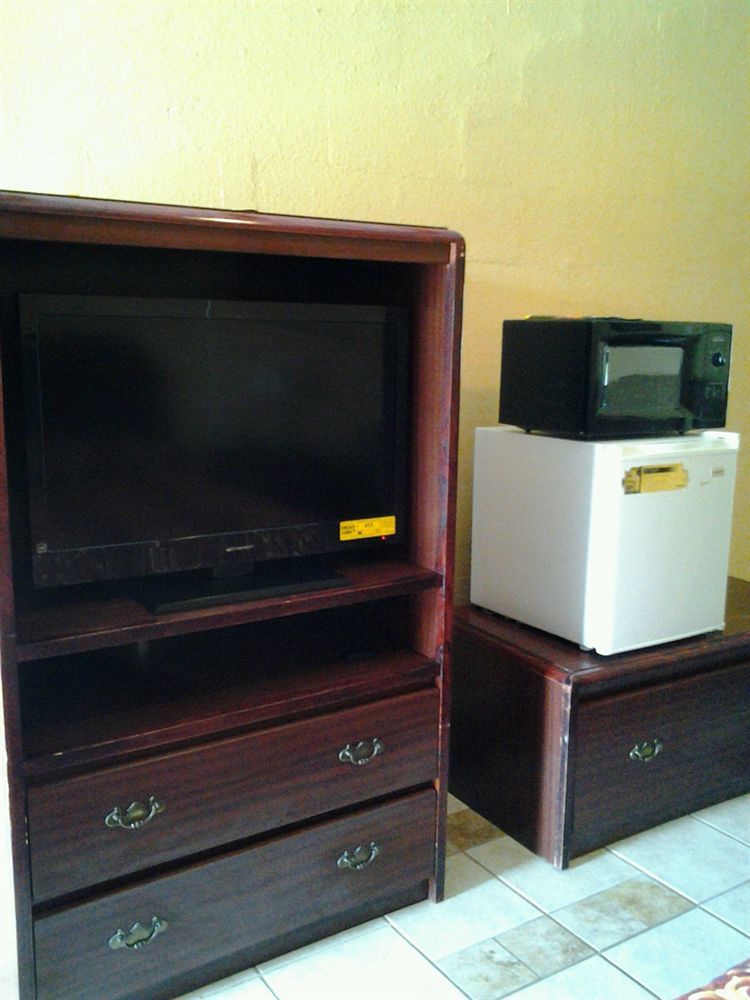 Holiday Motel Hugo Экстерьер фото